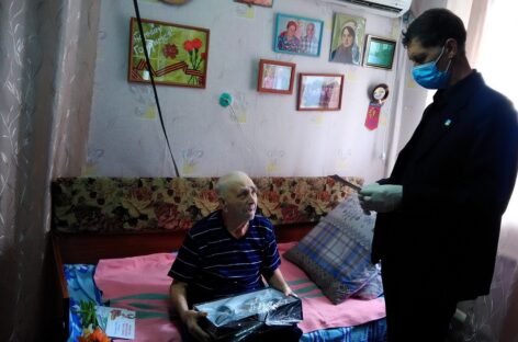 В селе Ивановка Сальского района поздравили ветерана Захара Гнилицкого