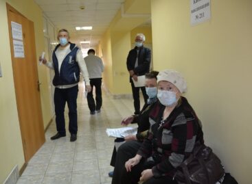 Сальчане пожаловались, что записаться на прививку от коронавируса по телефону почти невозможно