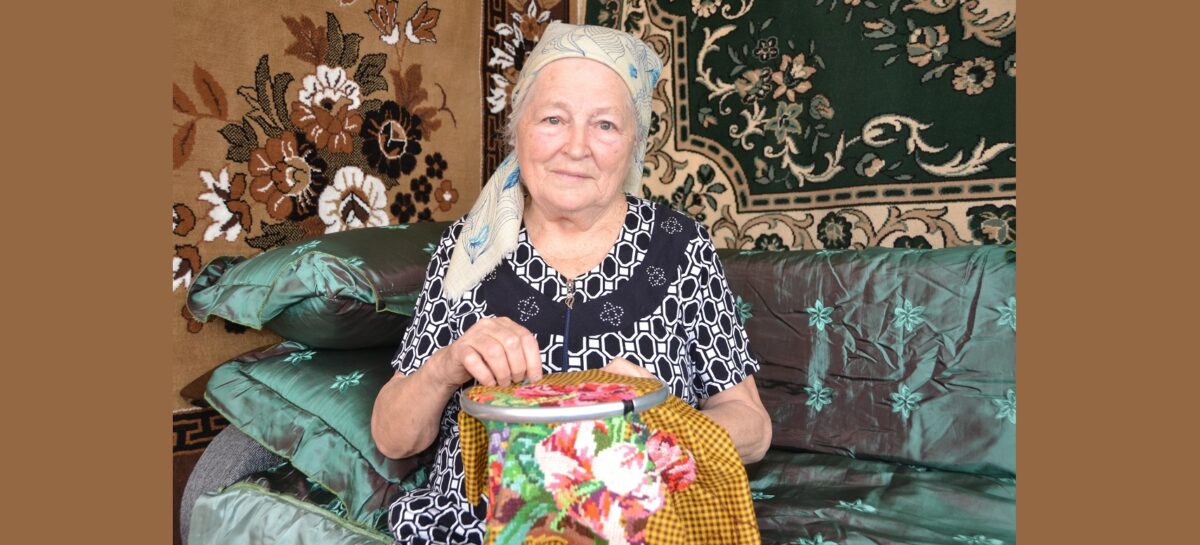 «Нитка и игла — лучшее лекарство…»: сальчанка нашла спасение в вышивании крестиком
