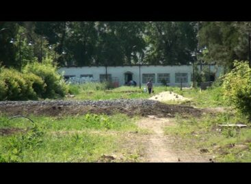 Почему остановилось благоустройство городского парка в Сальске?