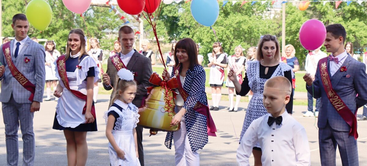 В сальских школах прозвенели последние звонки