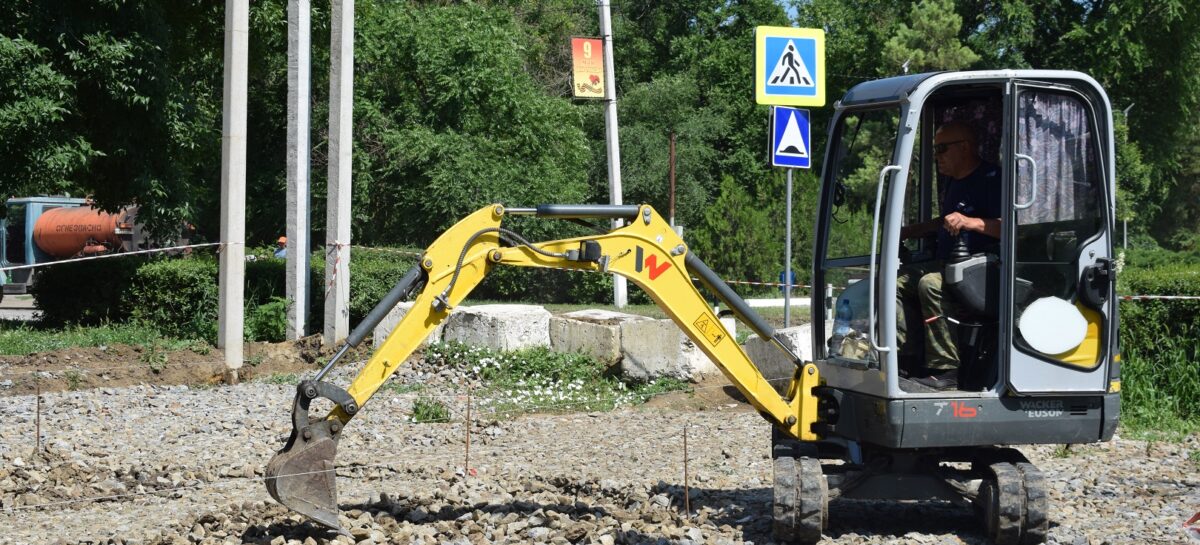 В парке в посёлке Гигант полным ходом идёт реконструкция