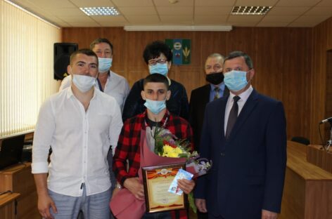 Глава администрации Сальского района Владимир Березовский поздравил с победой призёра Европы