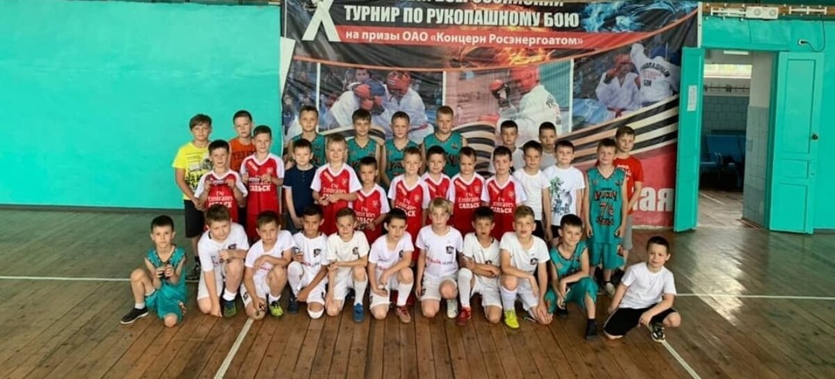 Для воспитанников ДЮСШ Сальского района провели спортивные эстафеты