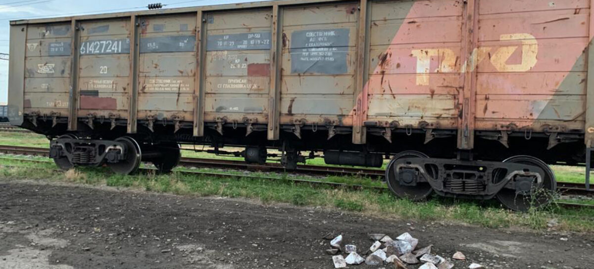 На Дону транспортные полицейские выявили подозреваемого в совершении кражи чугунных слитков