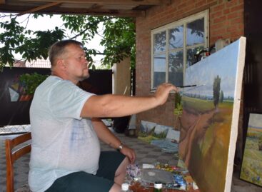 В гостях у художника: о новой выставке, секретах обустройства дома и увлечении огородом