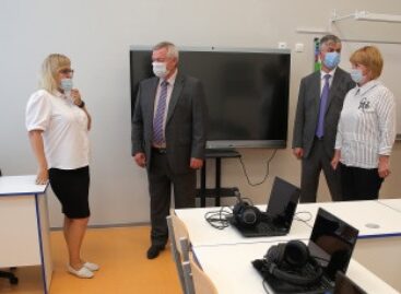 Василий Голубев проверил готовность школ Дона к учебному году