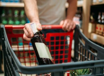 Россияне поддержали запрет продажи алкоголя лицам моложе 21 года