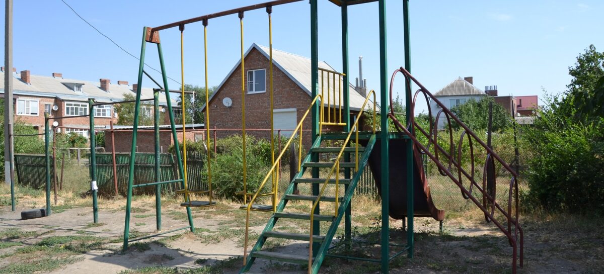 Сальчане интересуются, когда приведут в порядок детскую площадку
