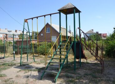 Сальчане интересуются, когда приведут в порядок детскую площадку