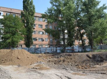 На месте аварийного дома в военном городке в Сальске остался котлован