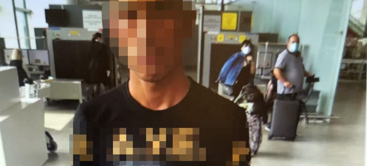 В аэропорту Платов транспортные полицейские привлекли к административной ответственности пассажира