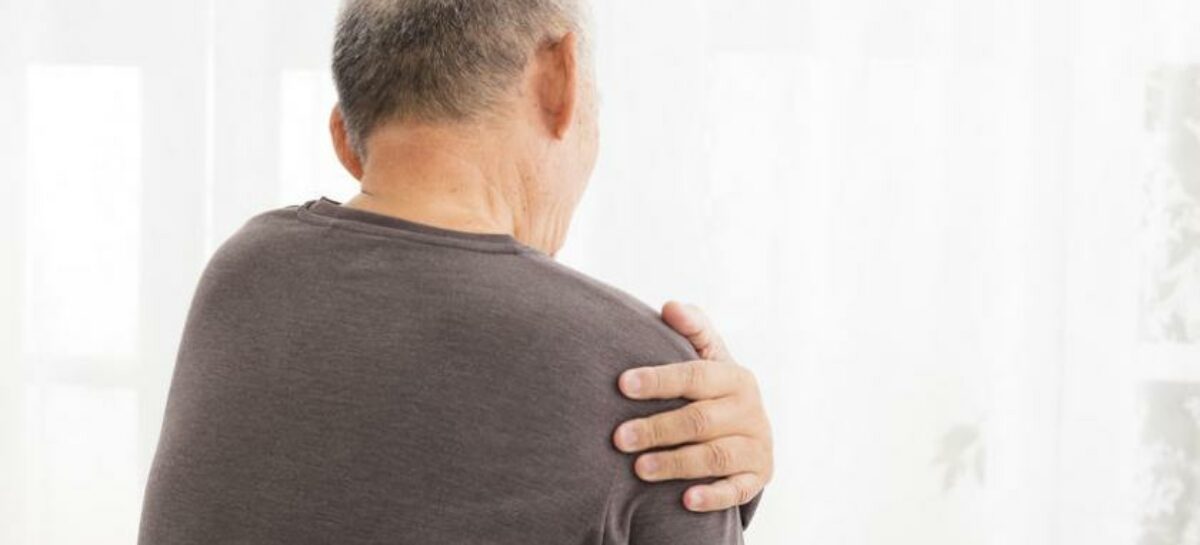 В Сальске 58-летний мужчина травмировался, упав в сливную яму