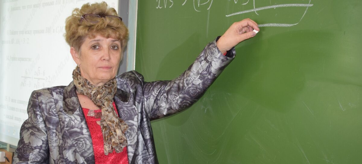 Ей снились доска и мел…