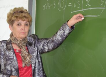 Ей снились доска и мел…