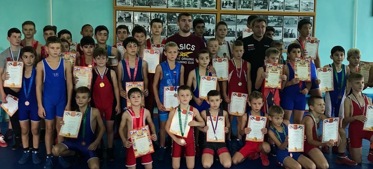 Сальской школе греко-римской борьбы исполнилось 60 лет