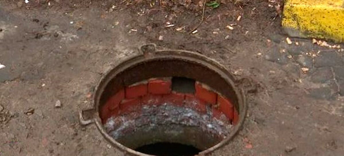 В Сальске подросток не заметил открытый люк и провалился в него