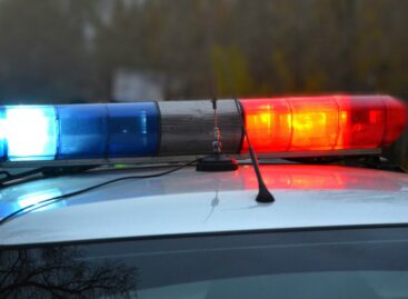 В Сальском районе из административного здания украли сейф с деньгами