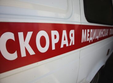 В Сальске 49-летний мужчина выпал с балкона третьего этажа