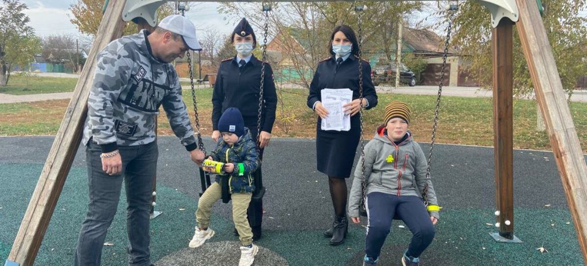В период осенних каникул в целях профилактики дорожно-транспортных происшествий в парке на Ванцетти проведено мероприятие «Безопасная дорога – детям».