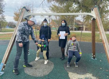 В период осенних каникул в целях профилактики дорожно-транспортных происшествий в парке на Ванцетти проведено мероприятие «Безопасная дорога – детям».