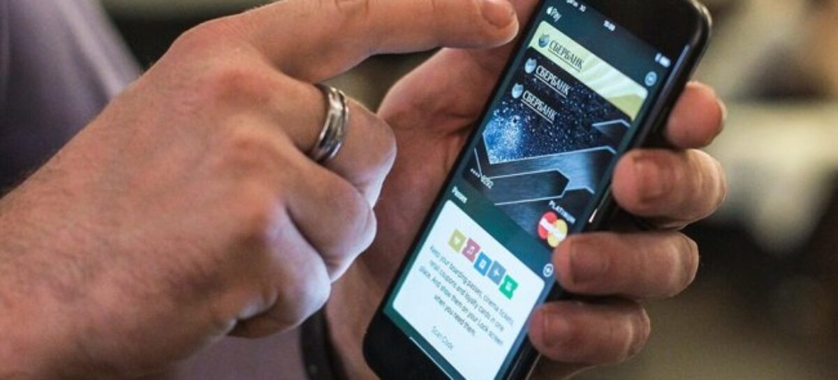 Россияне в конце 2021 года смогут платить со смартфона через СБПэй