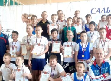 Сальские тяжелоатлеты соревновались в честь Всероссийского дня силовых видов спорта