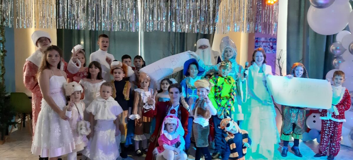 В гости к детям пришли инопланетяне, Звездочёт и другие герои