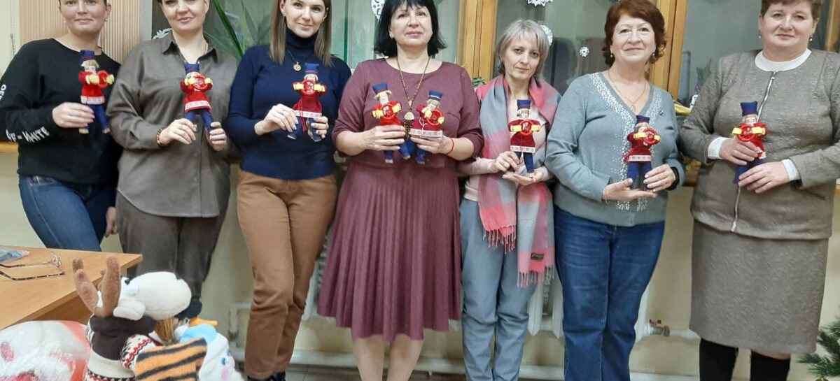 Сальские мастерицы готовятся к Новому году