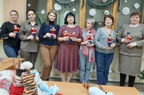 Сальские мастерицы готовятся к Новому году