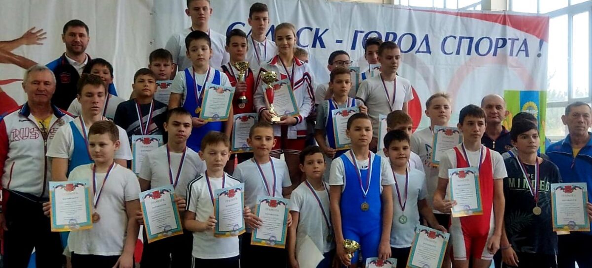 В Сальске соревновались тяжелоатлеты