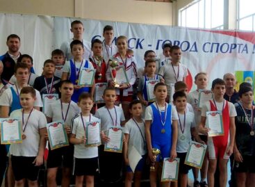 В Сальске соревновались тяжелоатлеты