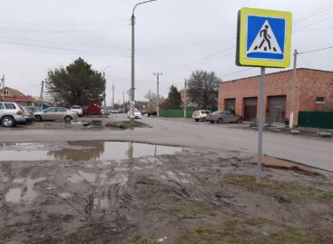 Сальчане интересуются, когда приведут в порядок подход к пешеходному переходу  на улице Железнодорожной