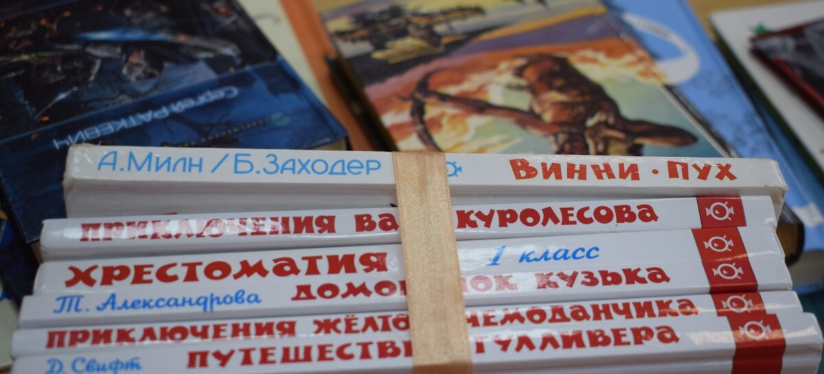 В акции «Дарите книги с любовью» в Сальске участвуют и депутат Госдумы, и школьники