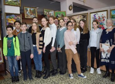 Сальчанка поделилась с земляками своим творчеством.