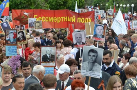 Поисковики предлагают сальчанам прислать фотографии своих родных-фронтовиков для трансляции на мультимедиа-экране