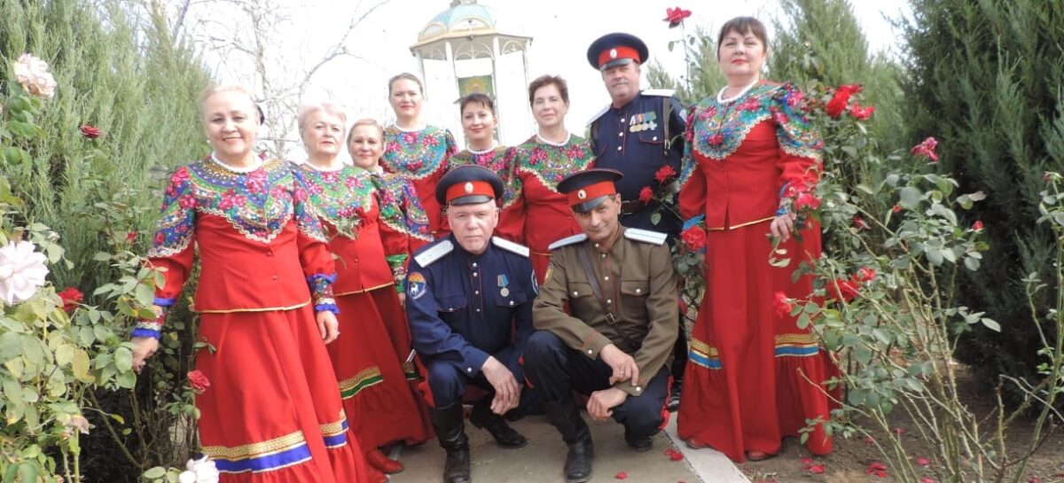 Народный вокальный ансамбль РДК им. Р.В. Негребецкого «Лазоревая степь» приглашает сальчан на свой юбилейный концерт.