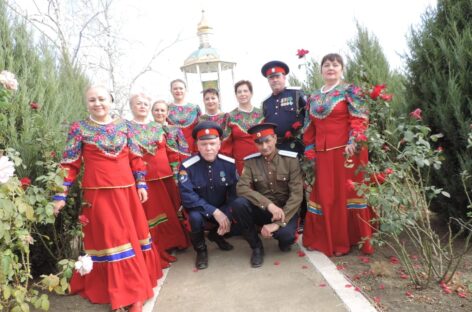 Народный вокальный ансамбль РДК им. Р.В. Негребецкого «Лазоревая степь» приглашает сальчан на свой юбилейный концерт.