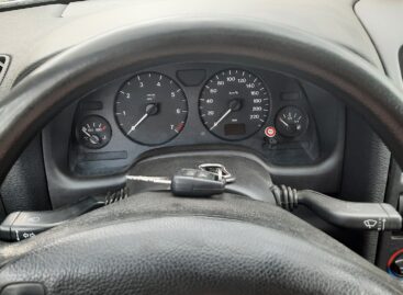 В Сальске поездка на чужой машине закончилась аварией