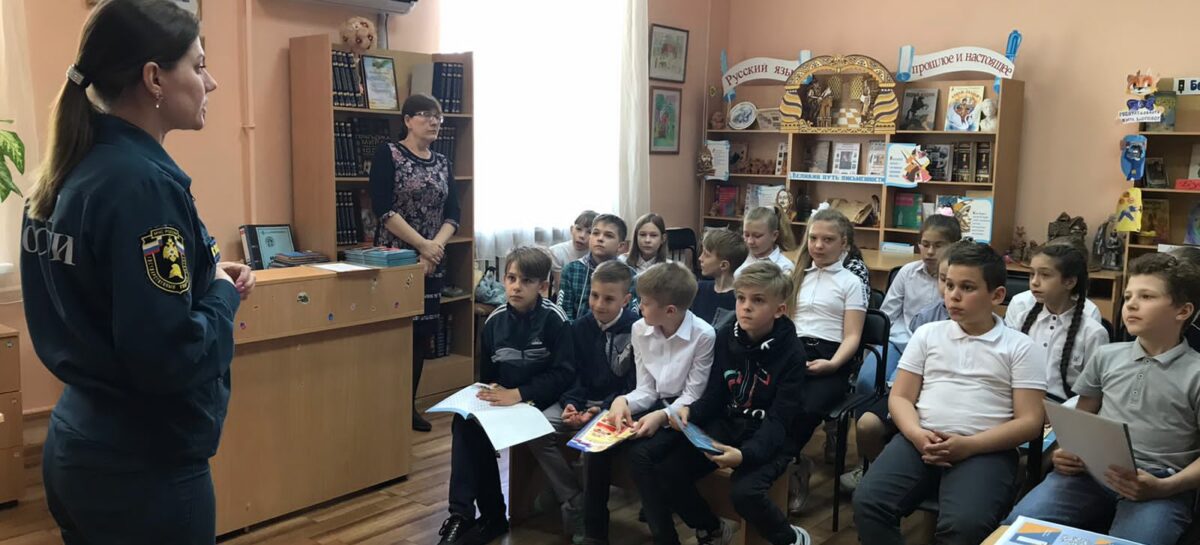 «Азбука пожарной безопасности» — такой праздник провели в Сальске для учащихся школы № 3