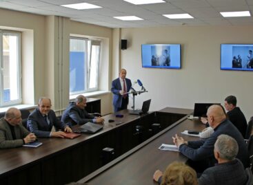 Российские космонавты готовятся к полетам в космос на донских тренажерах.