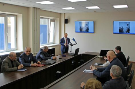 Российские космонавты готовятся к полетам в космос на донских тренажерах.