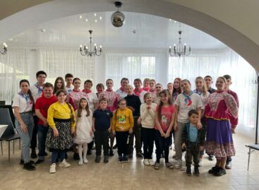 Хозяйка кафе в Гиганте Сальского района организовала благотворительный пасхальный обед