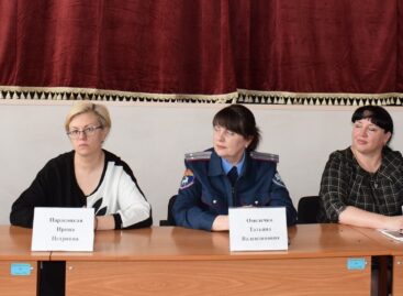 За «круглым столом» сальские студенты общались с представители органов системы профилактики.