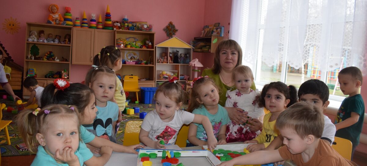 А в «Ромашке» живёт счастье: больше полувека назад открыл для детворы свои двери сельский детский сад