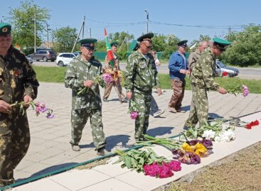 Граница — на замке: в посёлке Манычстрой состоялся митинг ко Дню пограничника