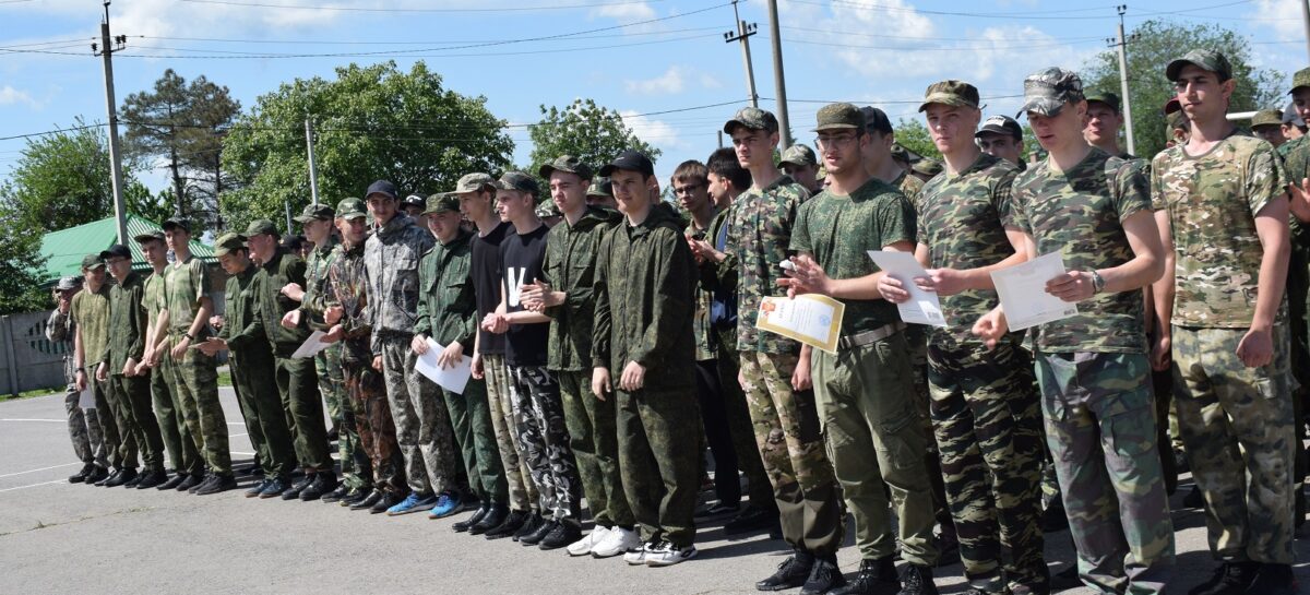В Сальске торжественно закрылись учебные сборы по основам военной службы для обучающихся десятых классов