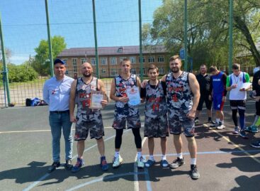 Сальский «Русич» принял участие сразу в нескольких турнирах и стал третьим