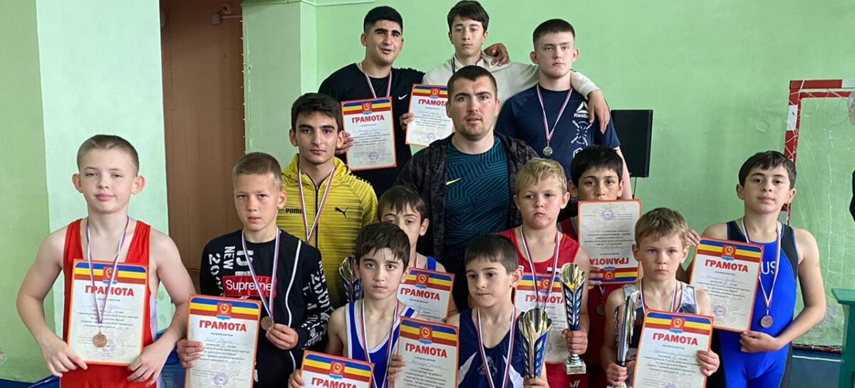В посёлке Орловский состоялся региональный турнир по греко-римской борьбе