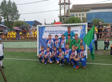Сальские футболисты побывали в Элисте и привезли первое место